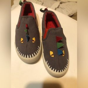 BNWT FAB KIDS SHARK SLIP ONS - Size 11